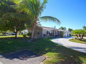 2450 NE 18th St, Pompano Beach FL 33062