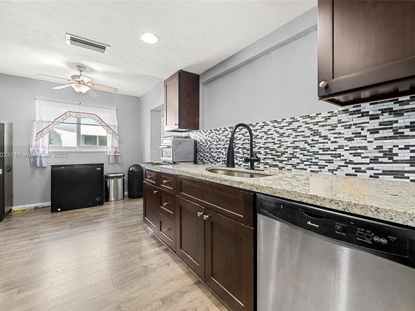 5716 NW 86th Ave, Tamarac FL 33321