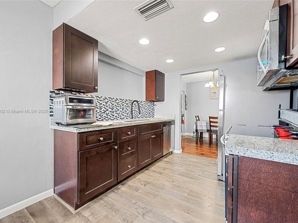 5716 NW 86th Ave, Tamarac FL 33321