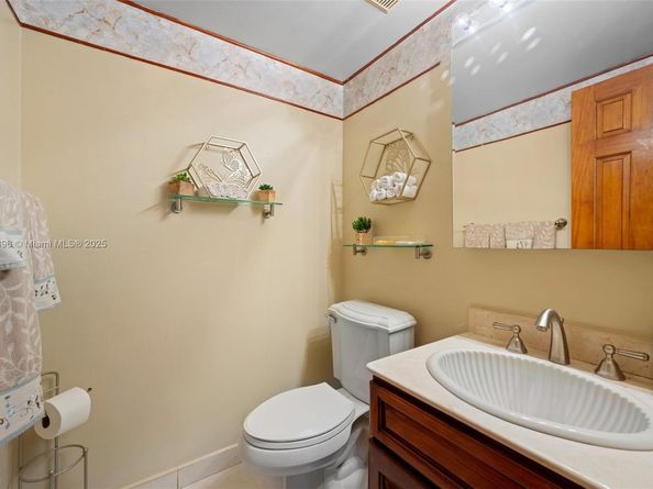 9940 SW 23rd St, Miami FL 33165