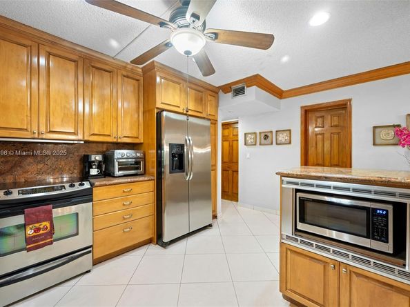9940 SW 23rd St, Miami FL 33165