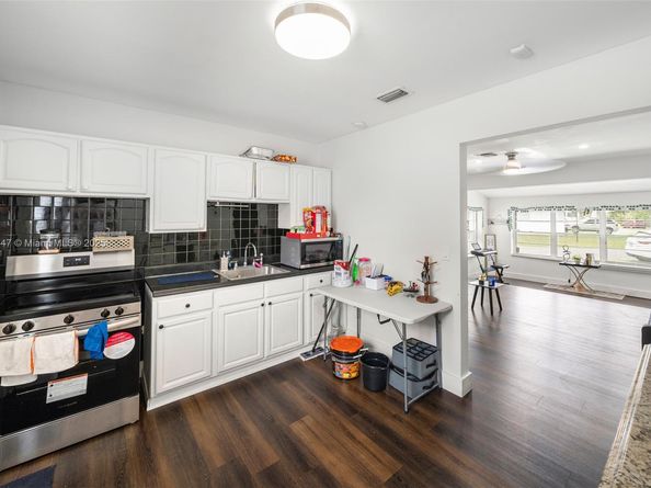 600 SW 10th St, Hallandale Beach FL 33009