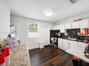 600 SW 10th St, Hallandale Beach FL 33009