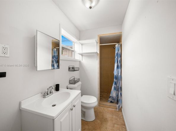 600 SW 10th St, Hallandale Beach FL 33009