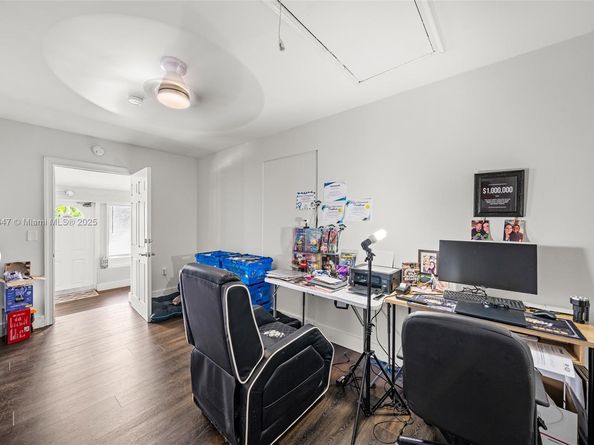 600 SW 10th St, Hallandale Beach FL 33009