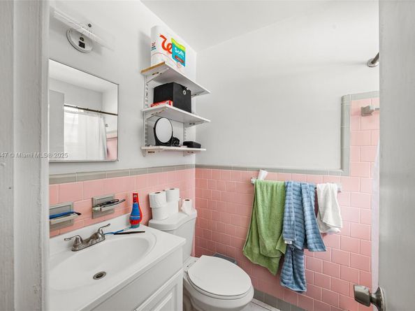 600 SW 10th St, Hallandale Beach FL 33009