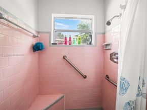 600 SW 10th St, Hallandale Beach FL 33009