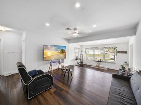 600 SW 10th St, Hallandale Beach FL 33009