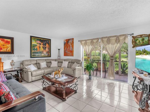 150 S Hollybrook Ter 101, Pembroke Pines FL 33025