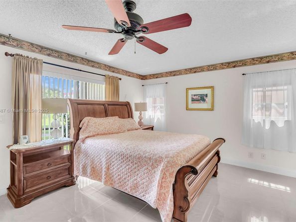 150 S Hollybrook Ter 101, Pembroke Pines FL 33025