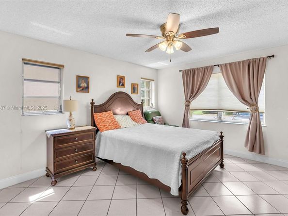 150 S Hollybrook Ter 101, Pembroke Pines FL 33025