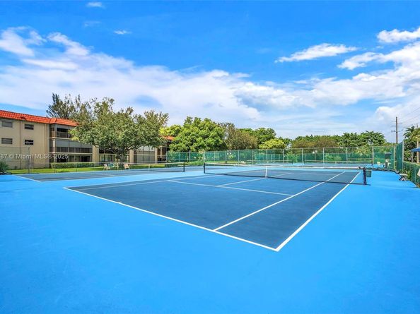 150 S Hollybrook Ter 101, Pembroke Pines FL 33025