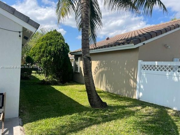 1145 NW 174th Ave, Pembroke Pines FL 33029