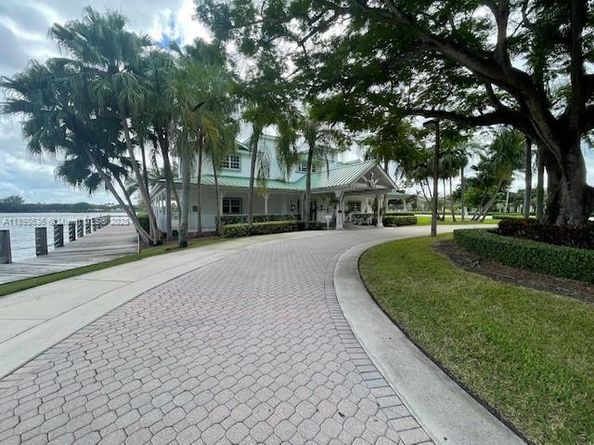 1145 NW 174th Ave, Pembroke Pines FL 33029