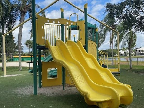 1145 NW 174th Ave, Pembroke Pines FL 33029