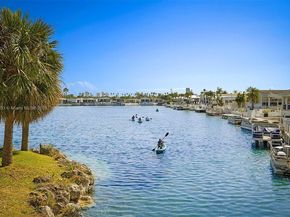 102 Lake Shore Dr, Pembroke Park FL 33009