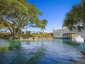 102 Lake Shore Dr, Pembroke Park FL 33009