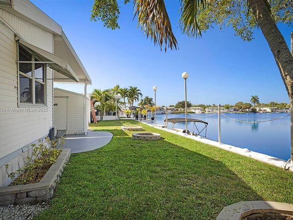 102 Lake Shore Dr, Pembroke Park FL 33009