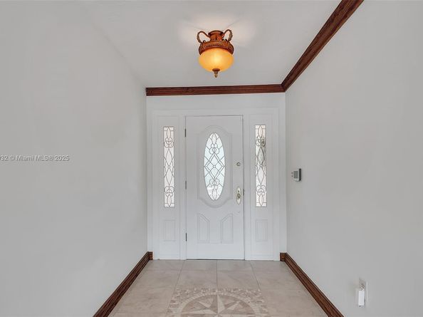 9620 E Calusa Club Dr, Miami FL 33186