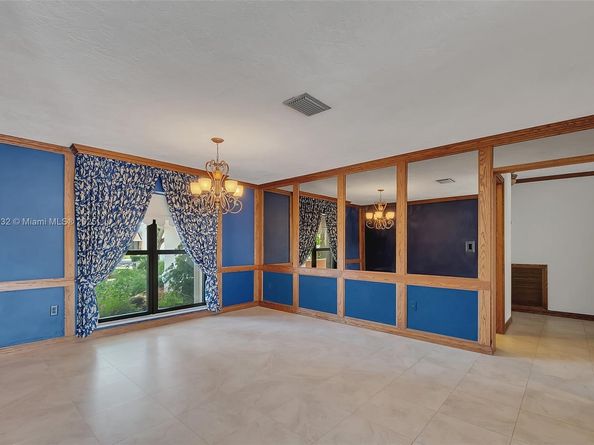 9620 E Calusa Club Dr, Miami FL 33186