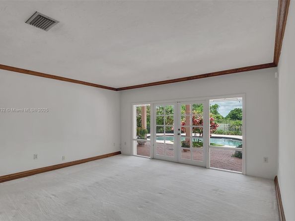 9620 E Calusa Club Dr, Miami FL 33186