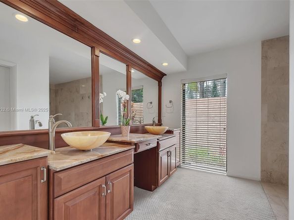 9620 E Calusa Club Dr, Miami FL 33186