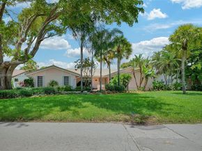 9620 E Calusa Club Dr, Miami FL 33186