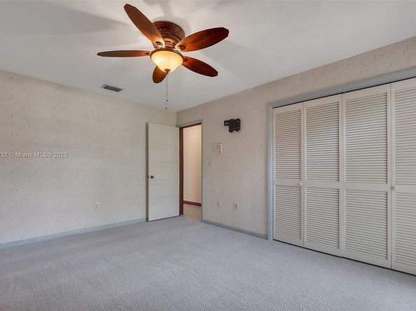 9620 E Calusa Club Dr, Miami FL 33186