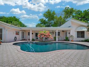 9620 E Calusa Club Dr, Miami FL 33186