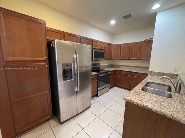 17107 SW 96th St, Miami FL 33196