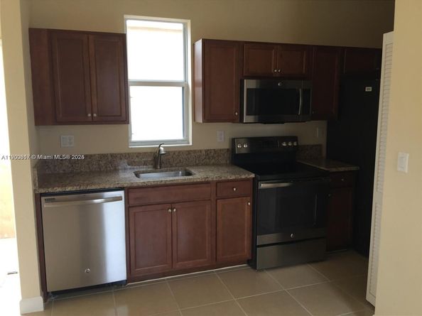 17107 SW 96th St, Miami FL 33196