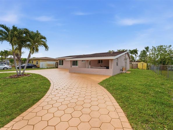 1440 NW 179th Ter, Miami Gardens FL 33169