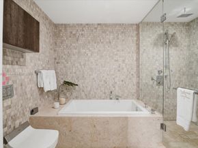 88 SW 7th St 1111, Miami FL 33130