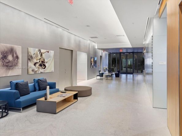 88 SW 7th St 1111, Miami FL 33130