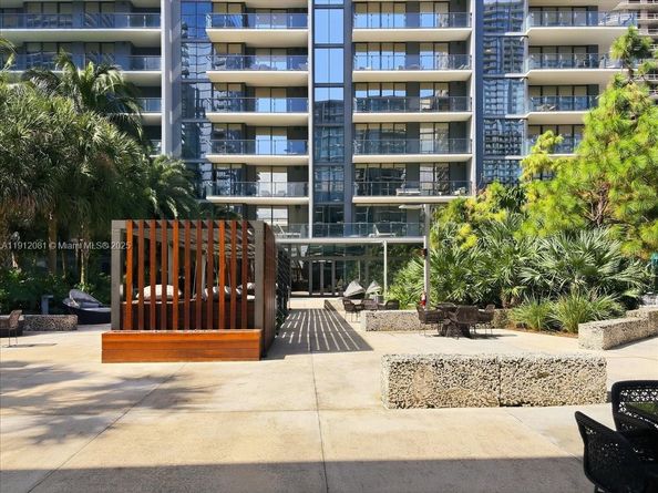 88 SW 7th St 1111, Miami FL 33130