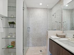 88 SW 7th St 1111, Miami FL 33130