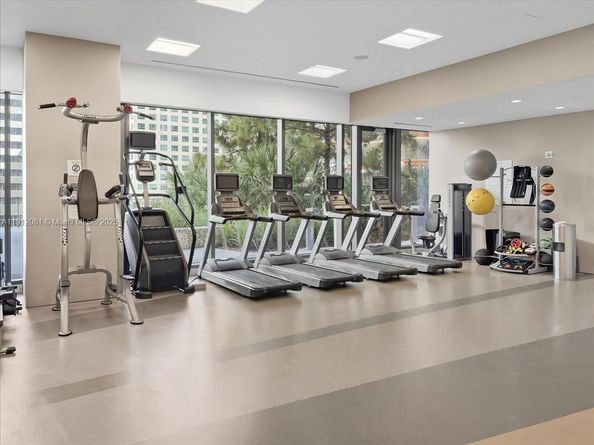 88 SW 7th St 1111, Miami FL 33130