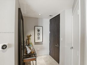 88 SW 7th St 1111, Miami FL 33130