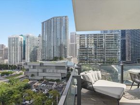 88 SW 7th St 1111, Miami FL 33130