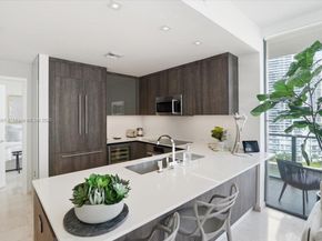 88 SW 7th St 1111, Miami FL 33130