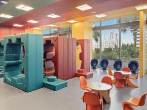 88 SW 7th St 1111, Miami FL 33130