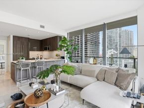 88 SW 7th St 1111, Miami FL 33130