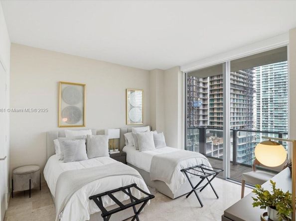 88 SW 7th St 1111, Miami FL 33130