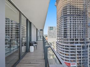 88 SW 7th St 1111, Miami FL 33130