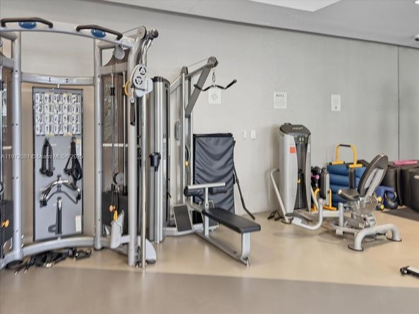 88 SW 7th St 1111, Miami FL 33130