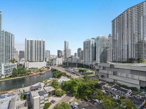 88 SW 7th St 1111, Miami FL 33130