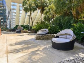 88 SW 7th St 1111, Miami FL 33130