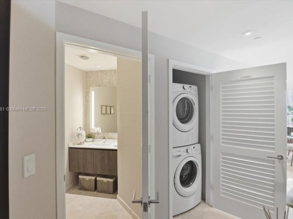 88 SW 7th St 1111, Miami FL 33130