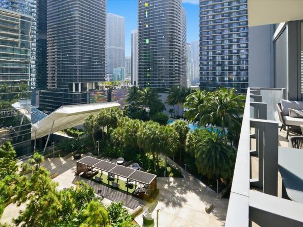 88 SW 7th St 1111, Miami FL 33130