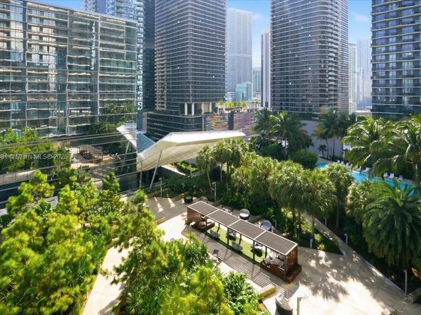 88 SW 7th St 1111, Miami FL 33130